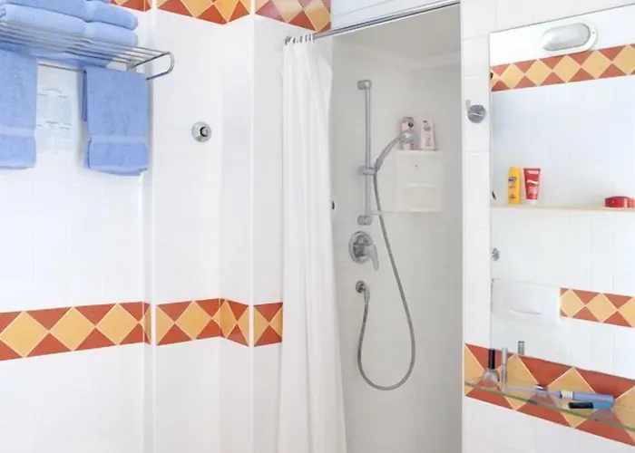 San Salvador Otel 3*